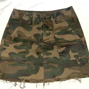 BLANK NYC CAMO SKIRT SIZE 26. Perfect condition. Smoke free home. Dress ⬆️or⬇️